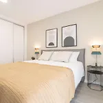 Citadine At Hintze Ribeiro *
