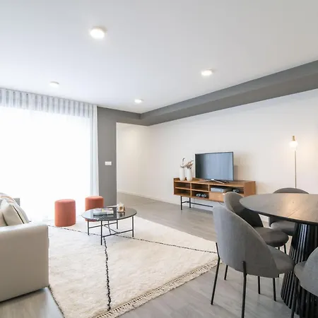 Citadine At Hintze Ribeiro *